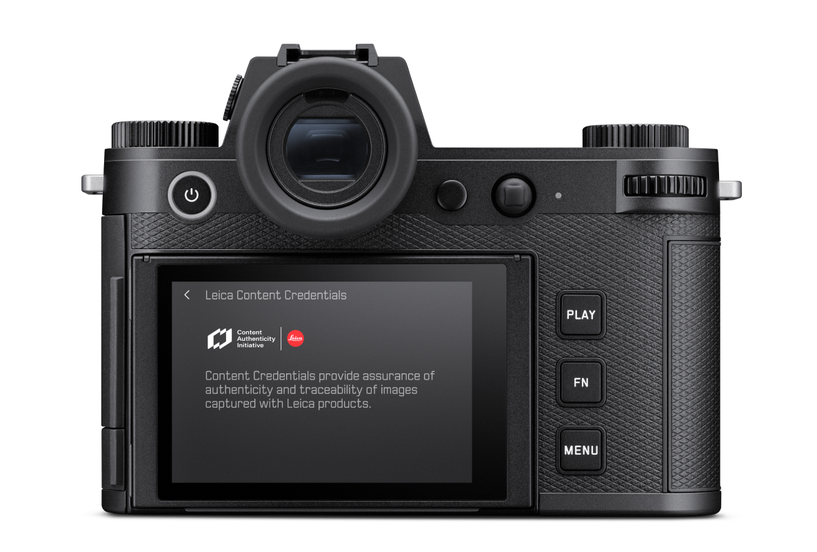 The camera back of the Leica SL3-S showing its Content Credentials setting.